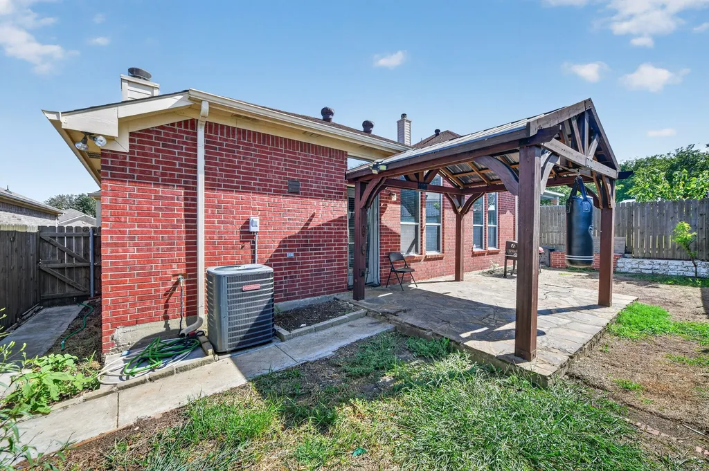 803 E Alexander Lane Euless TX 76040
