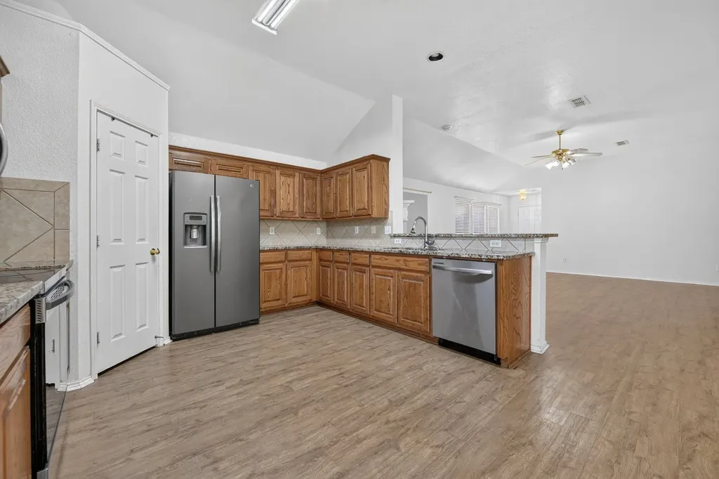 803 E Alexander Lane Euless TX 76040