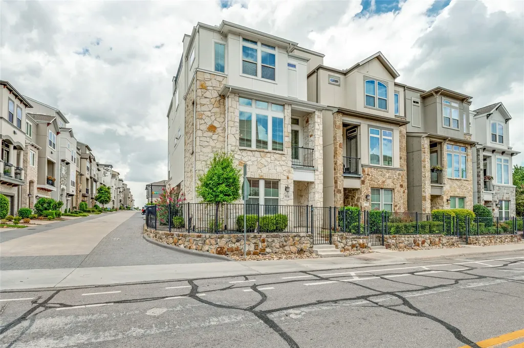 710 High Garden Place Dallas TX 75208