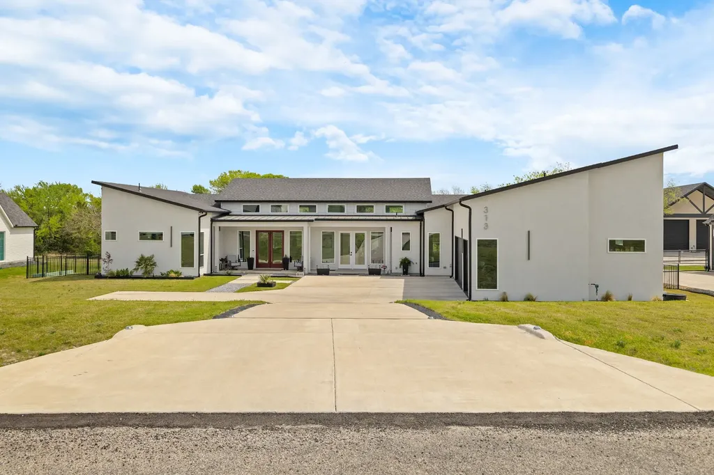 313 Ryker Lane Gunter TX 75058