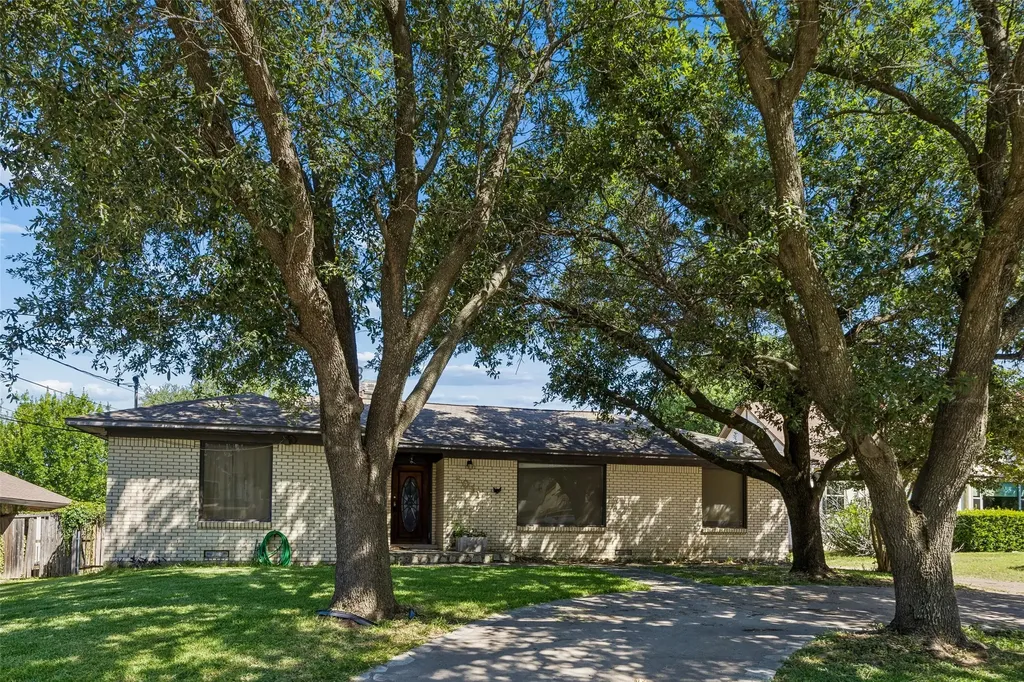 8011 Eagle Trail Dallas TX 75238