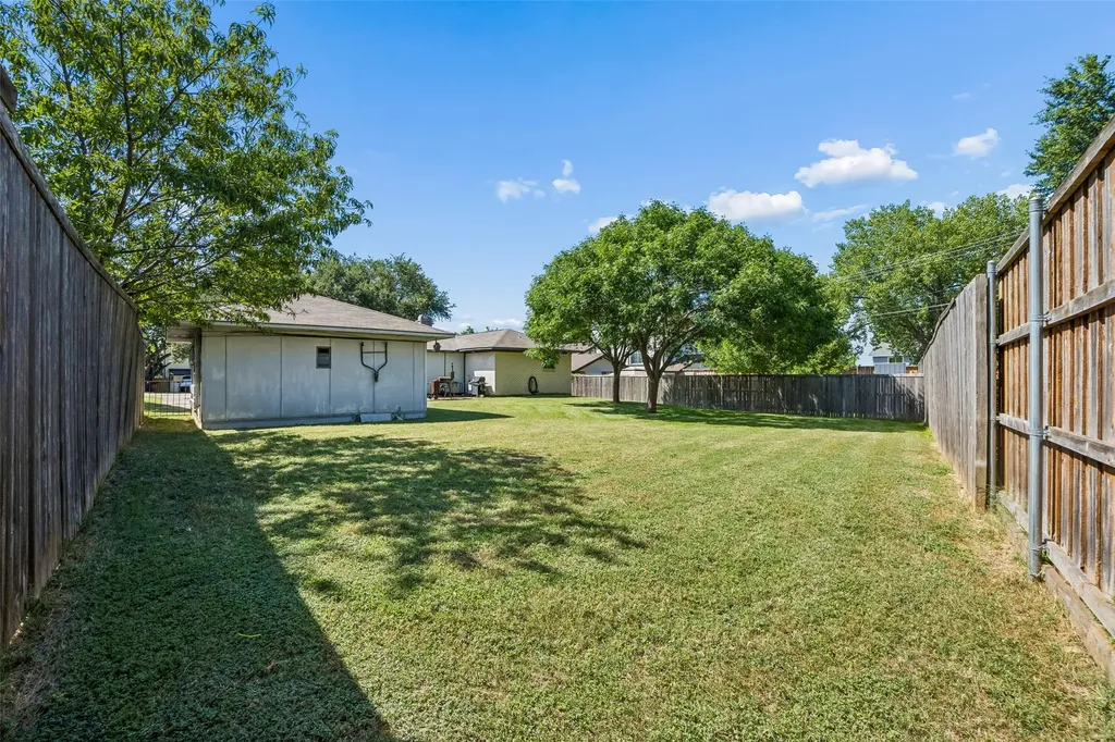 8011 Eagle Trail Dallas TX 75238