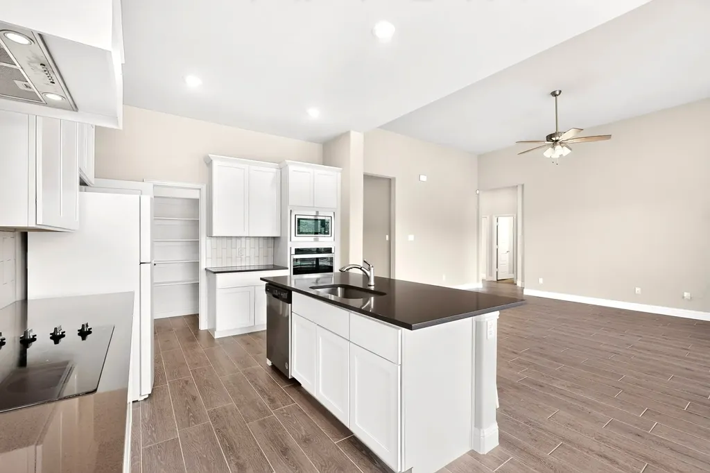 690 Serenity Lane Red Oak TX 75154