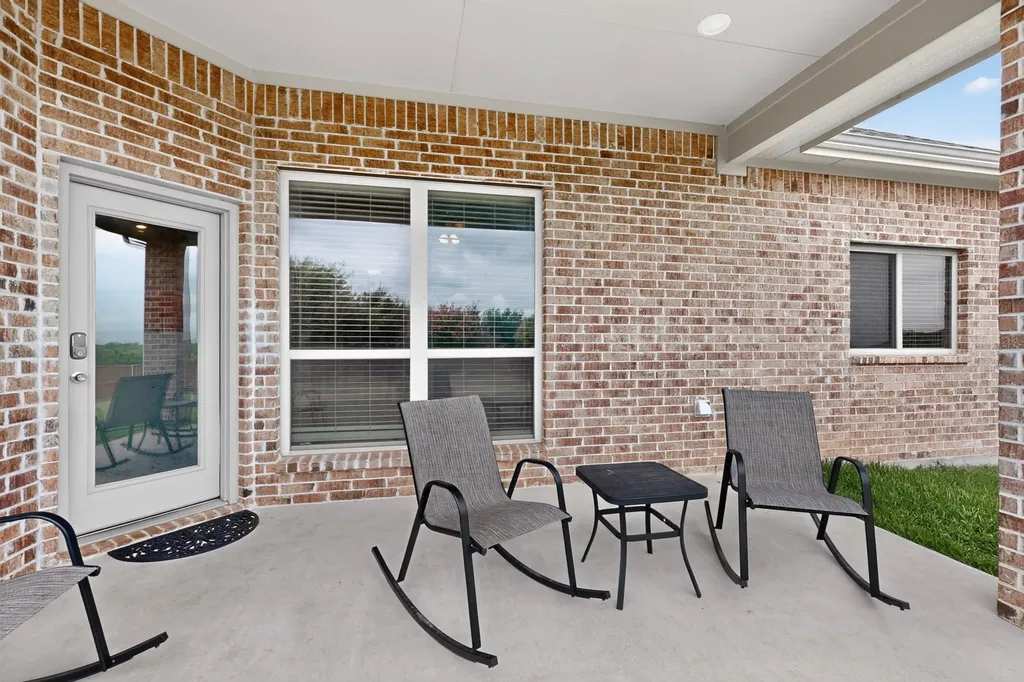 690 Serenity Lane Red Oak TX 75154