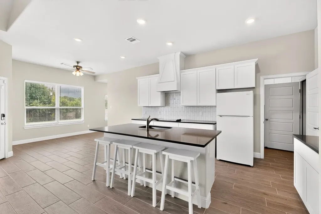 690 Serenity Lane Red Oak TX 75154