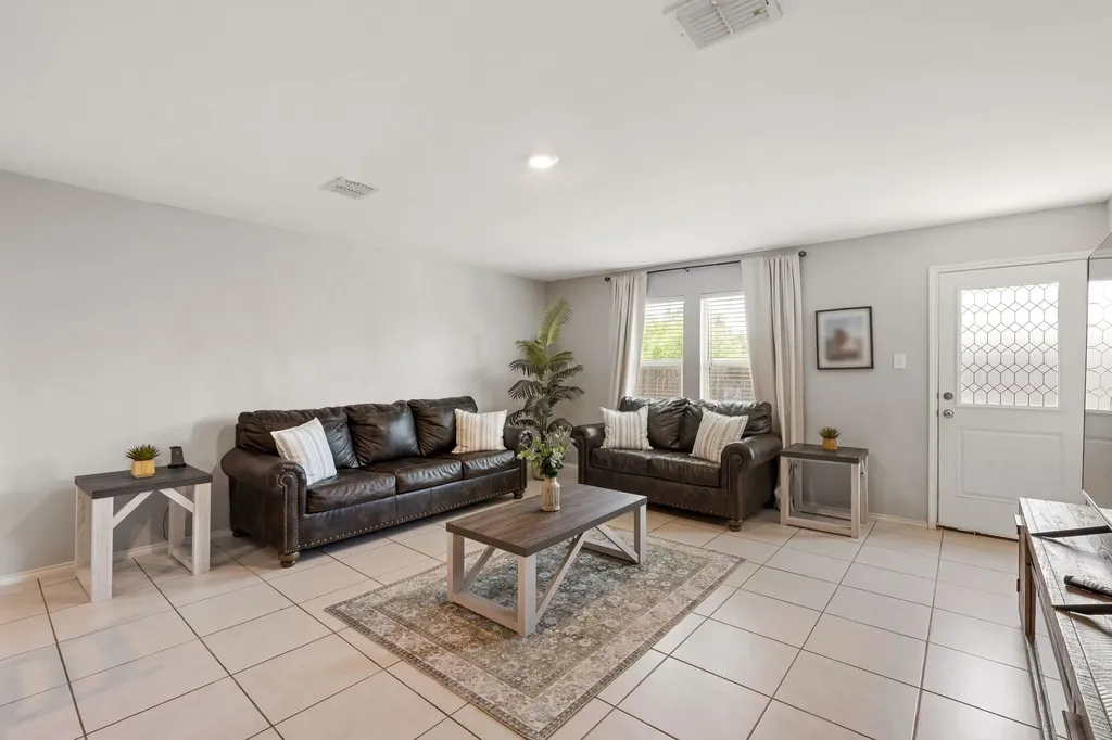 709 Odlozil Lane Ennis TX 75119