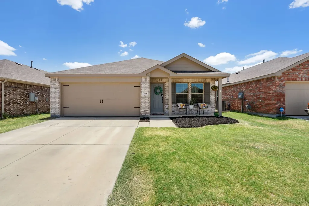 709 Odlozil Lane Ennis TX 75119