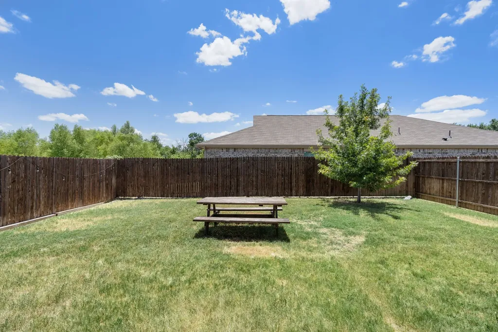 709 Odlozil Lane Ennis TX 75119