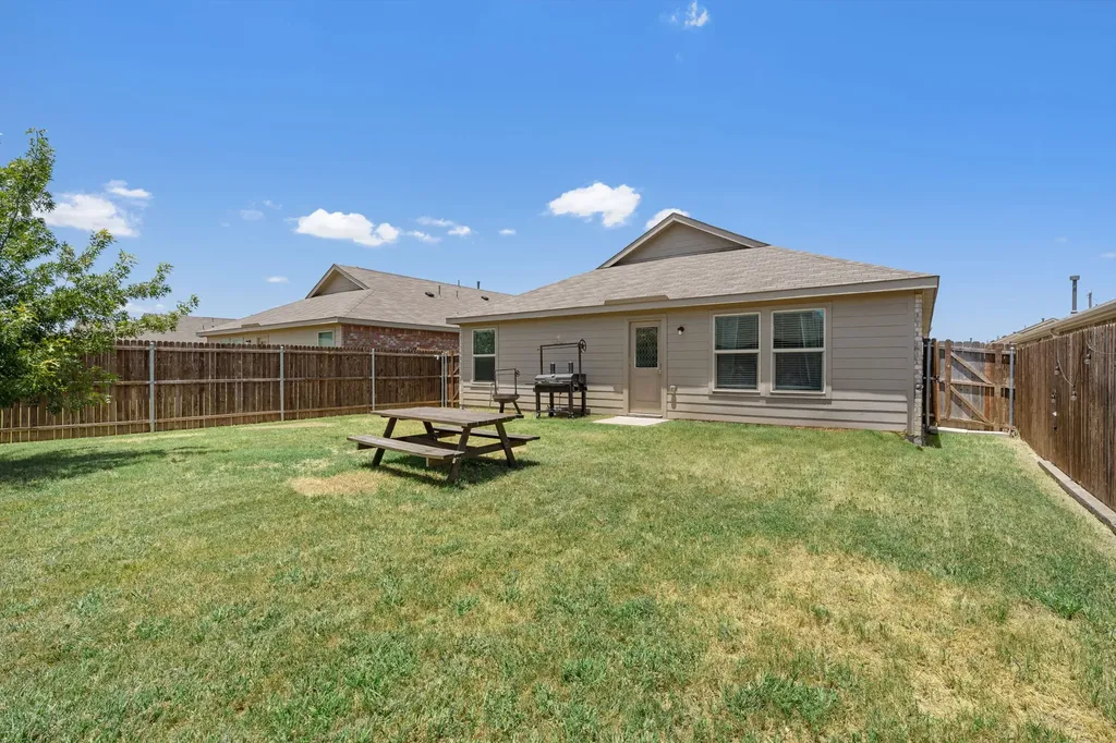 709 Odlozil Lane Ennis TX 75119
