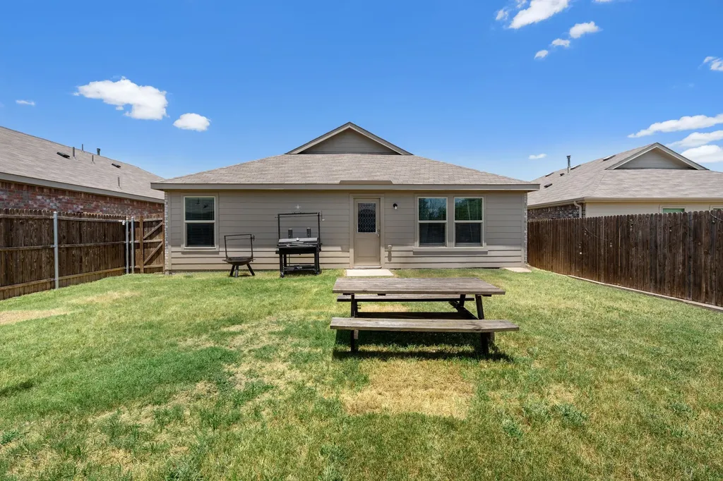 709 Odlozil Lane Ennis TX 75119