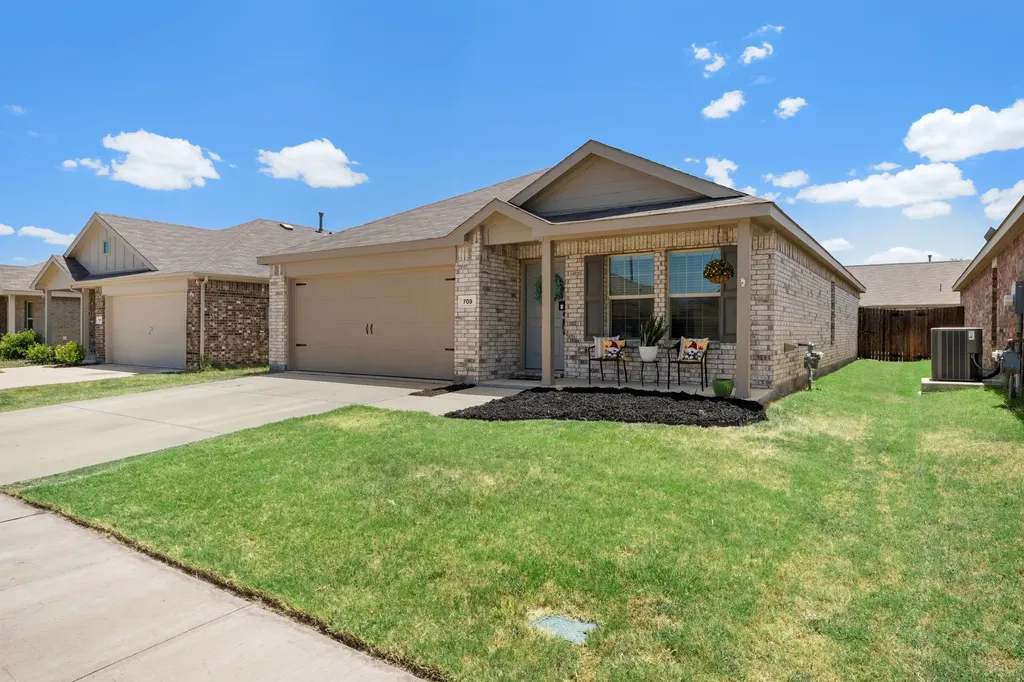 709 Odlozil Lane Ennis TX 75119