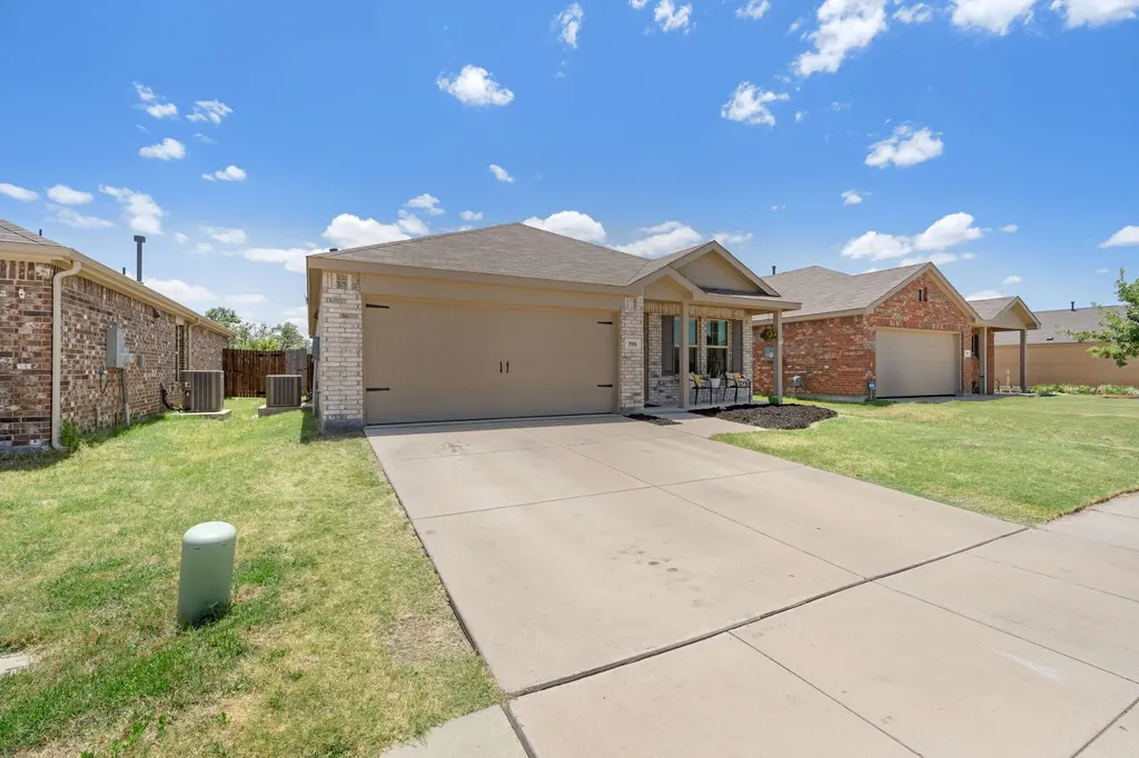 709 Odlozil Lane Ennis TX 75119