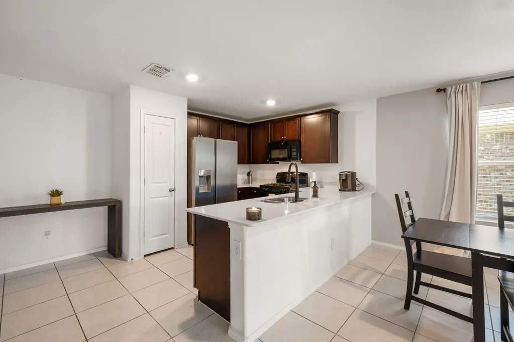 709 Odlozil Lane Ennis TX 75119
