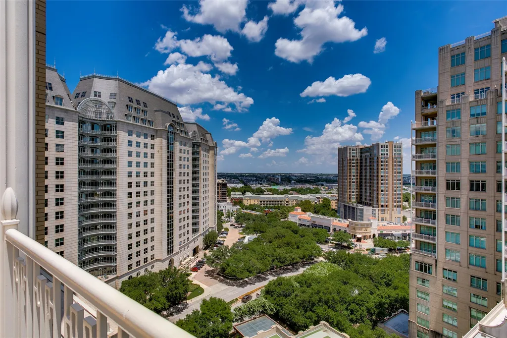 2555 N Pearl Street Dallas TX 75201
