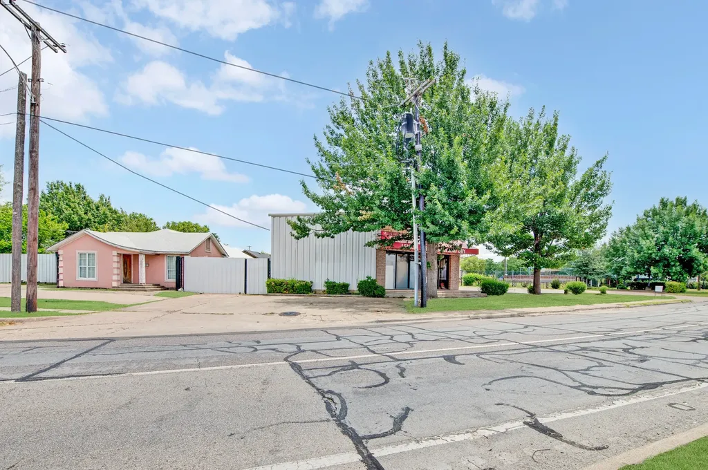 6648 Lemmon Avenue Dallas TX 75209