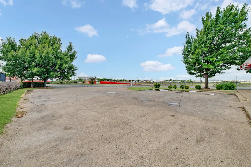 6648 Lemmon Avenue Dallas TX 75209