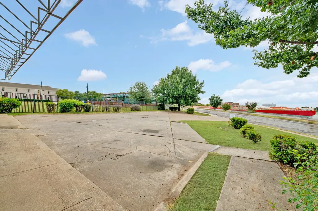 6648 Lemmon Avenue Dallas TX 75209