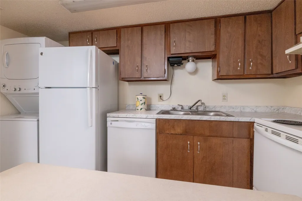 104 Harbor Drive Runaway Bay TX 76426