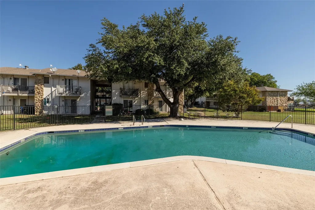 104 Harbor Drive Runaway Bay TX 76426