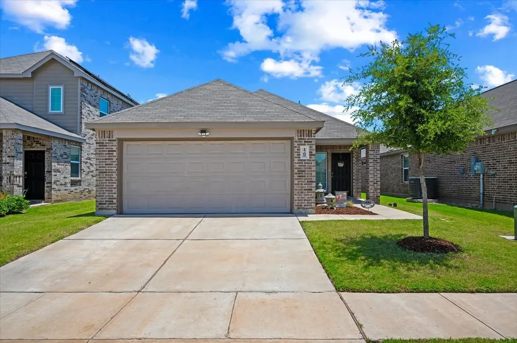 1709 Mark Lane Ennis TX 75119