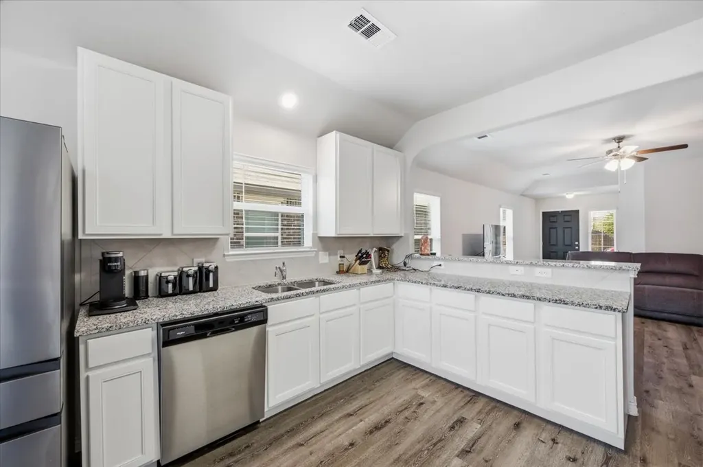 1709 Mark Lane Ennis TX 75119