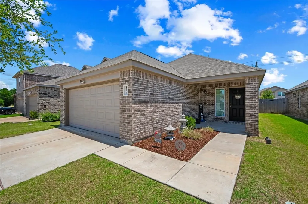 1709 Mark Lane Ennis TX 75119