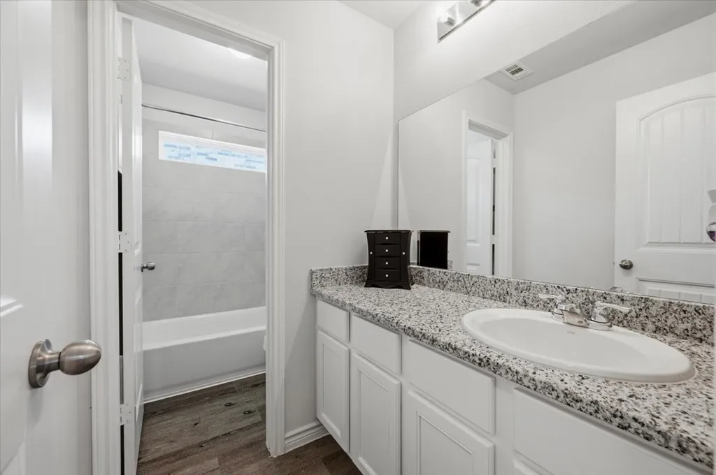 1709 Mark Lane Ennis TX 75119
