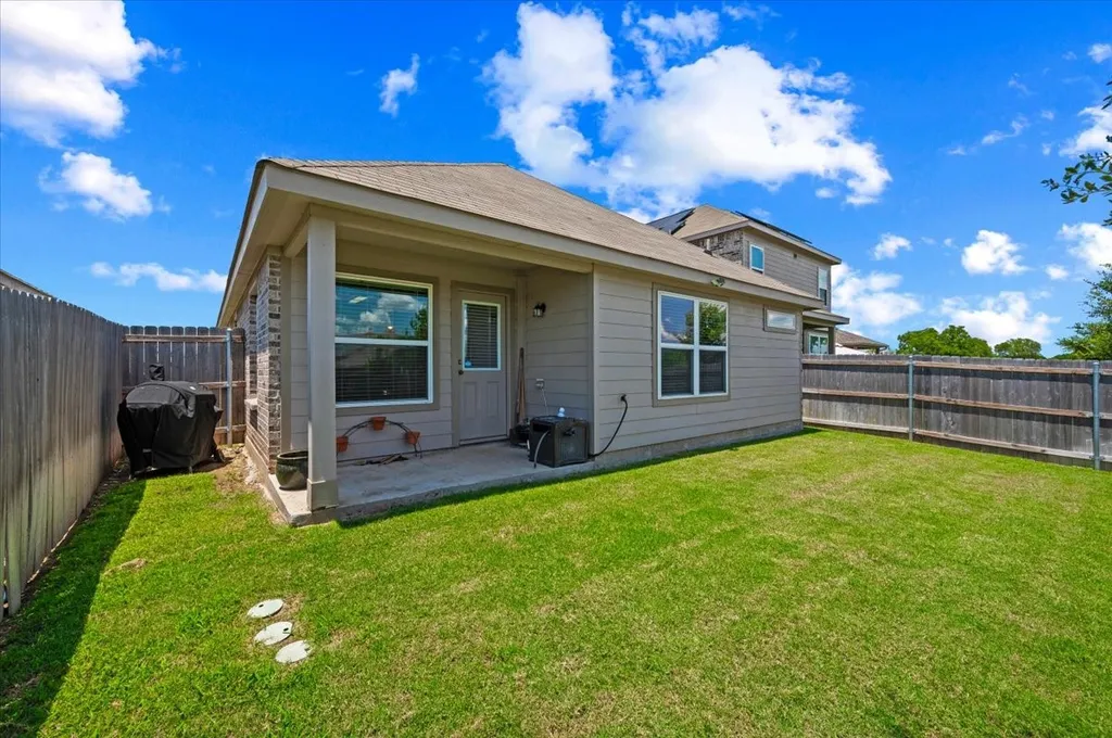 1709 Mark Lane Ennis TX 75119