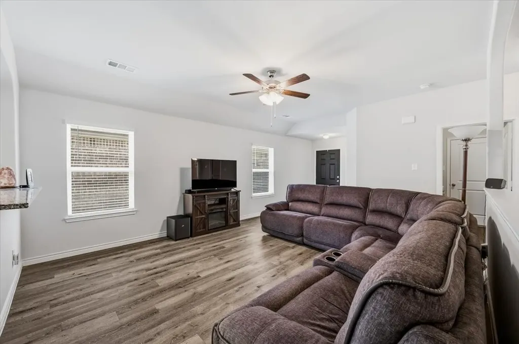 1709 Mark Lane Ennis TX 75119