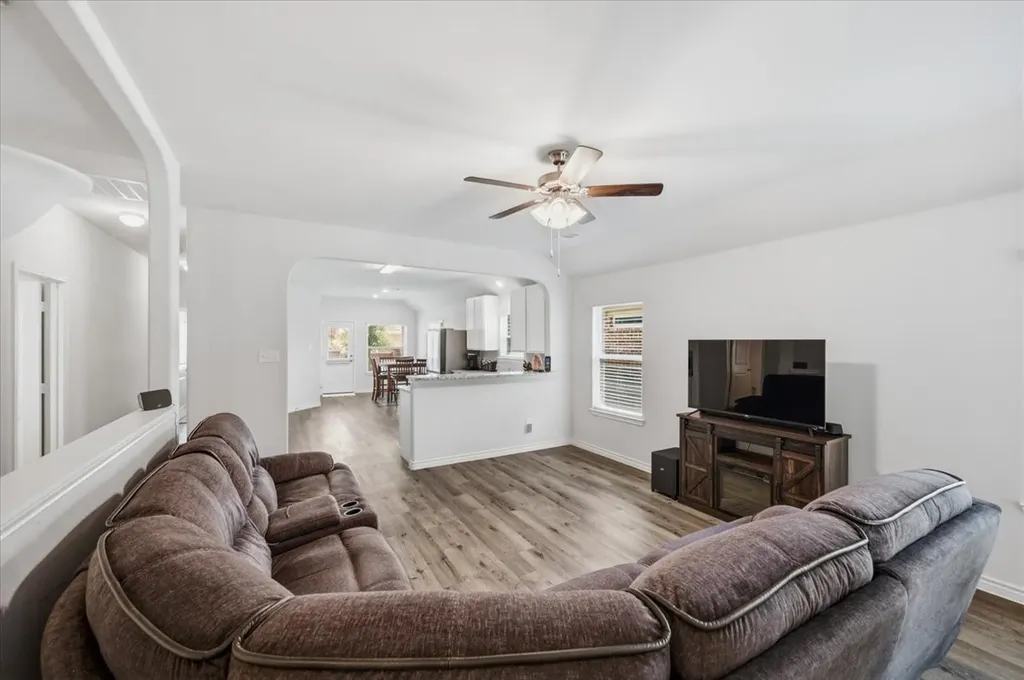 1709 Mark Lane Ennis TX 75119