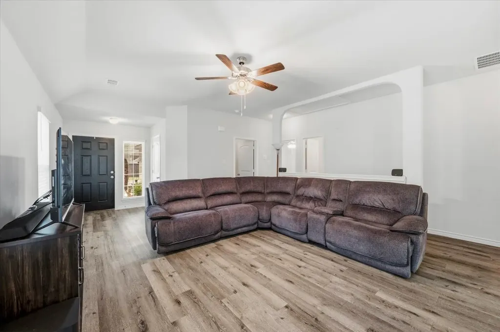 1709 Mark Lane Ennis TX 75119