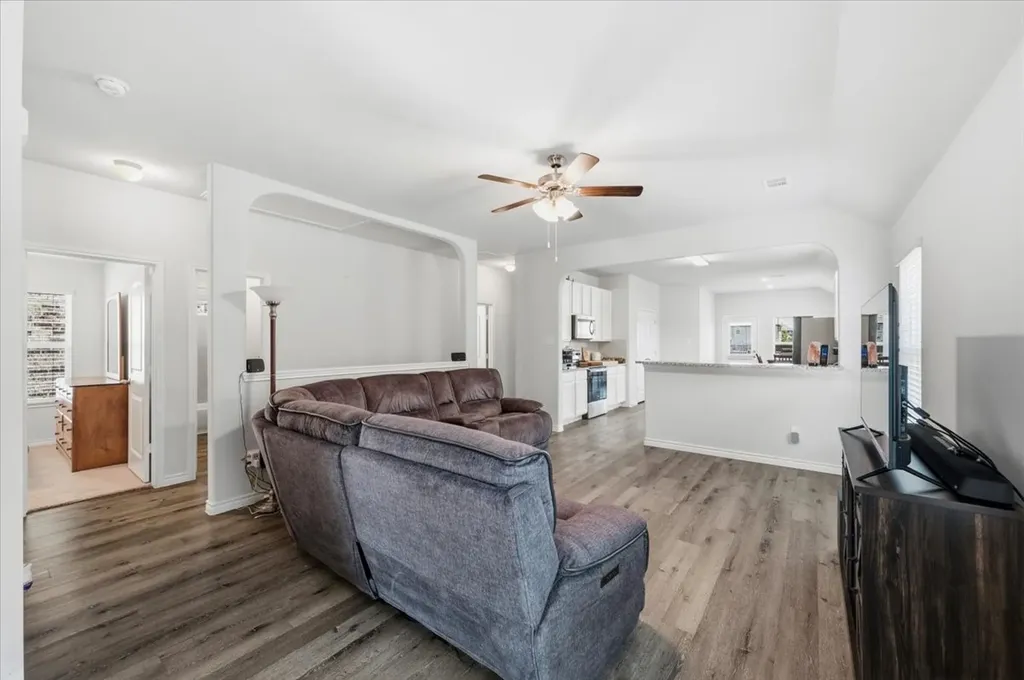 1709 Mark Lane Ennis TX 75119