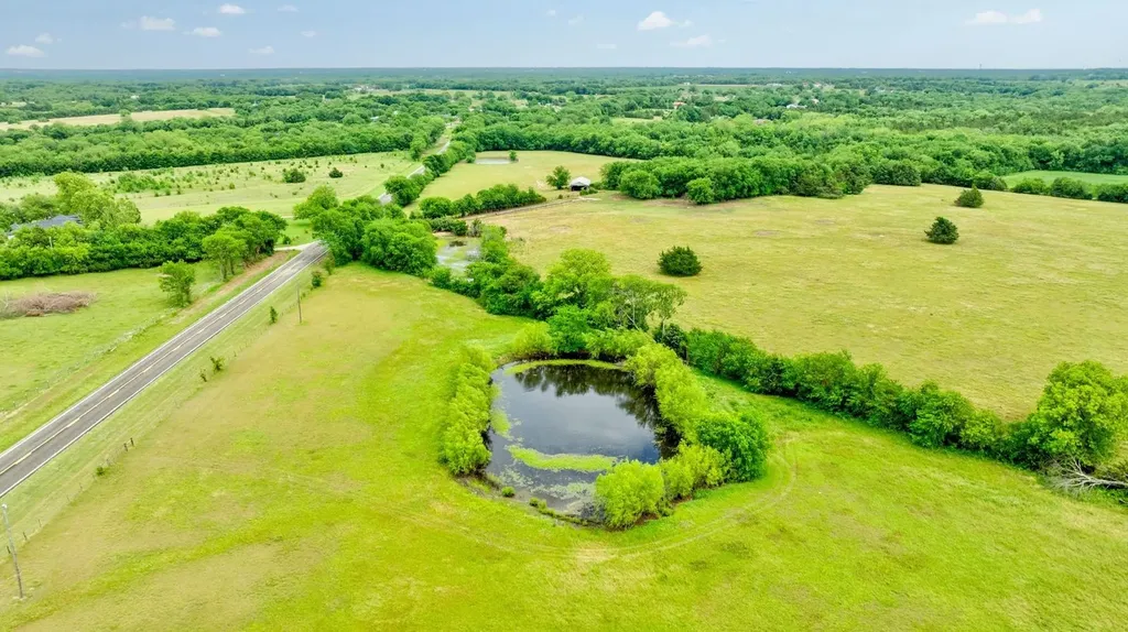 3781 Fm 151 Whitewright TX 75491
