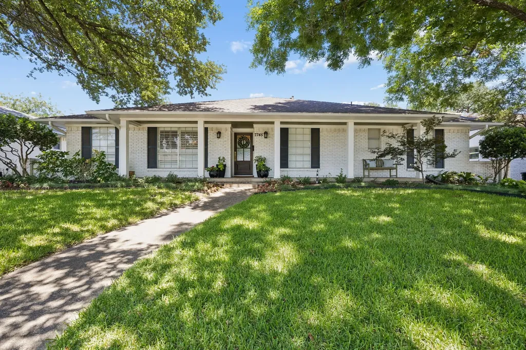 7745 La Cabeza Drive Dallas TX 75248