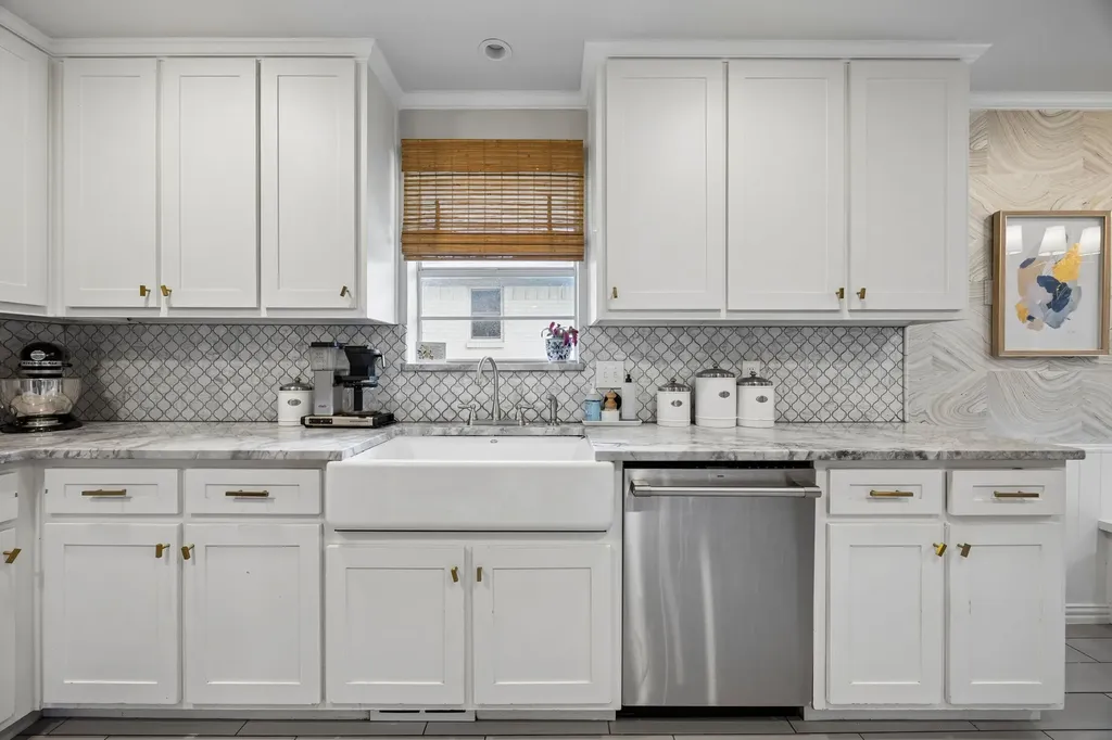7745 La Cabeza Drive Dallas TX 75248