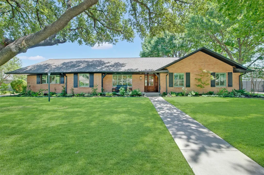 Farmers Branch TX, 13834 Tanglewood Drive