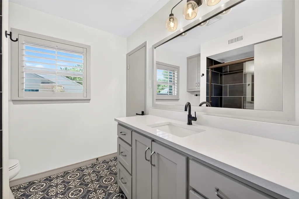 13834 Tanglewood Drive Farmers Branch TX 75234