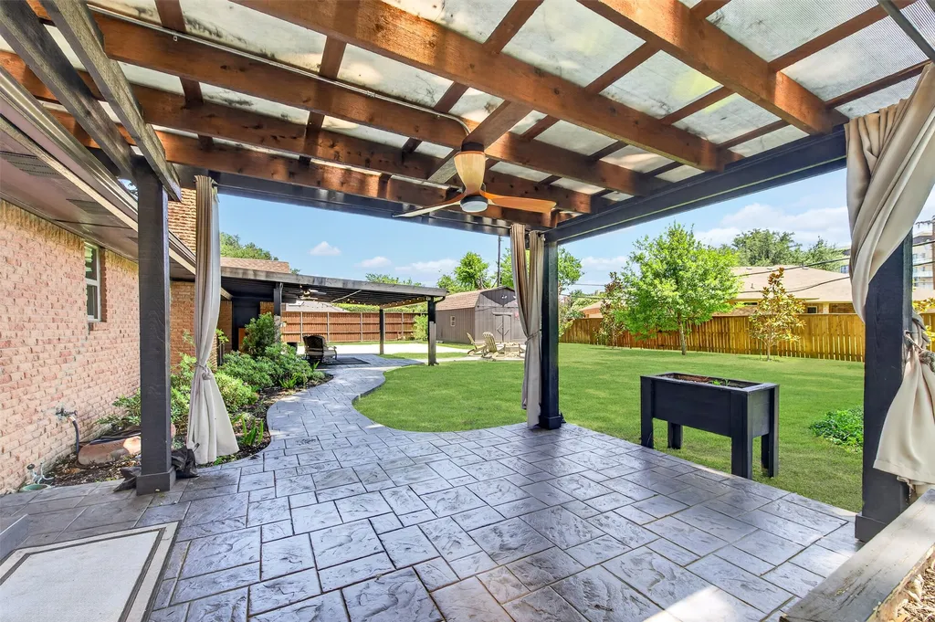 13834 Tanglewood Drive Farmers Branch TX 75234