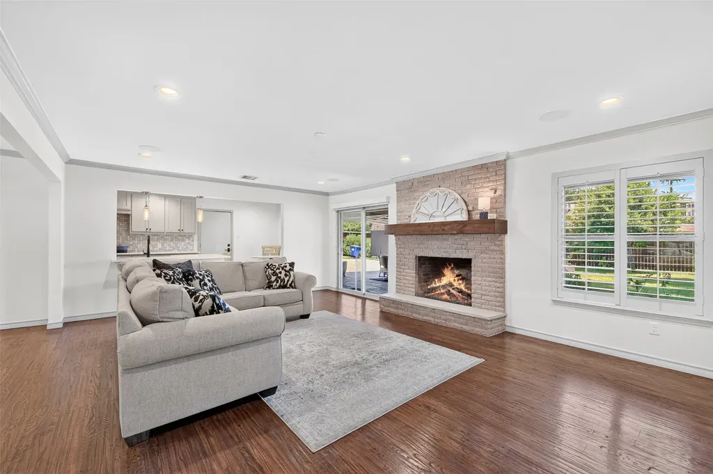 13834 Tanglewood Drive Farmers Branch TX 75234