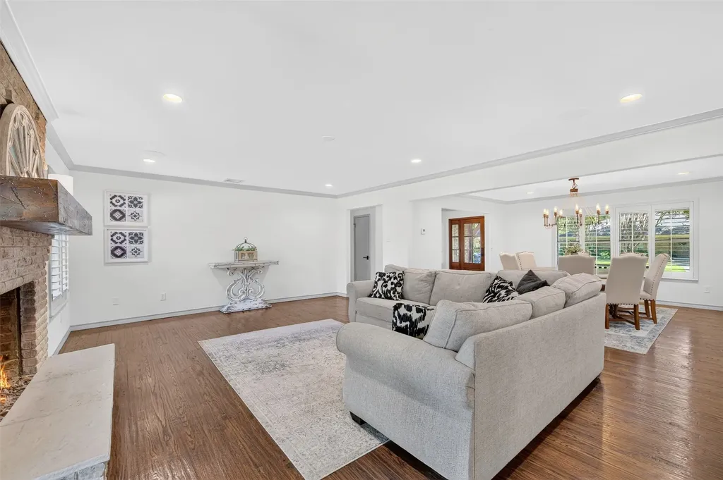 13834 Tanglewood Drive Farmers Branch TX 75234