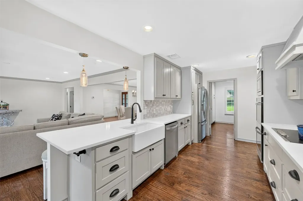 13834 Tanglewood Drive Farmers Branch TX 75234