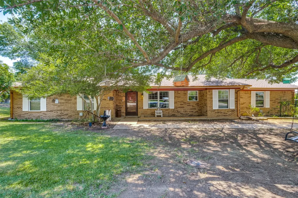 906 Clearview Street Krum TX 76249