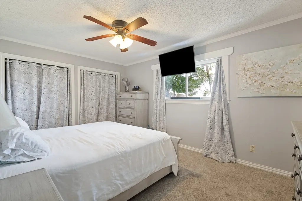 906 Clearview Street Krum TX 76249
