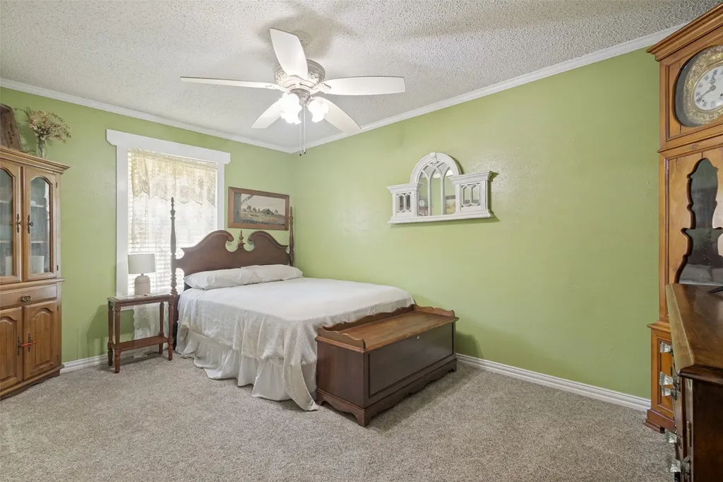 906 Clearview Street Krum TX 76249