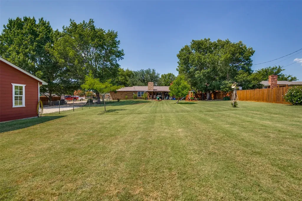 906 Clearview Street Krum TX 76249