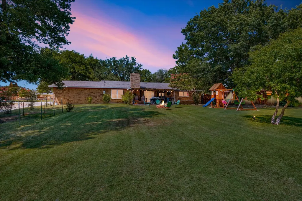 906 Clearview Street Krum TX 76249