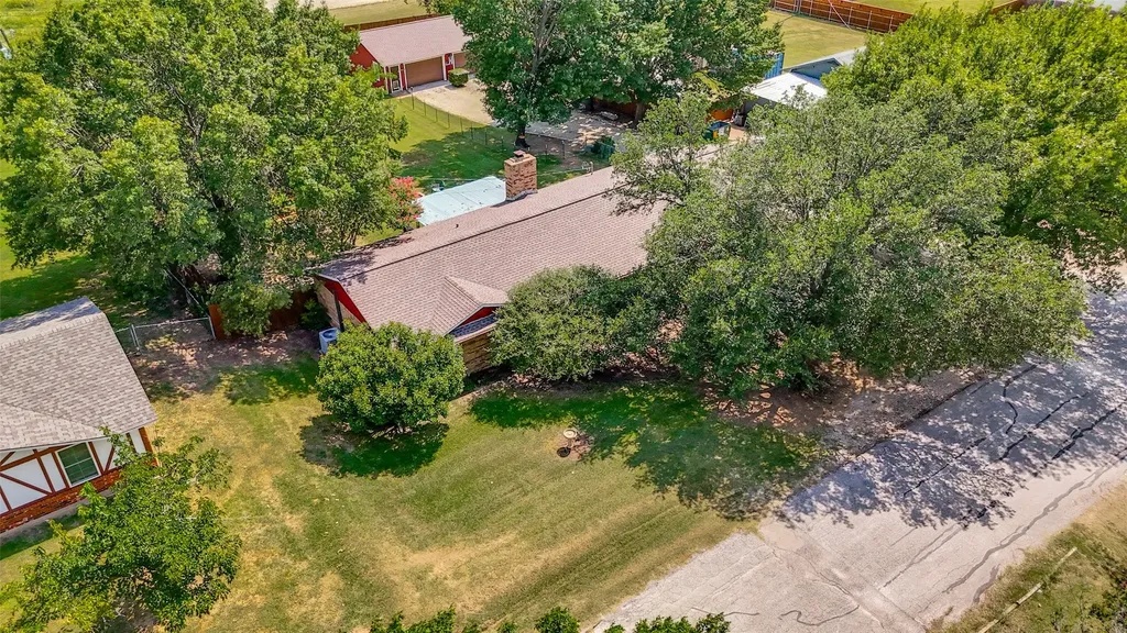 906 Clearview Street Krum TX 76249