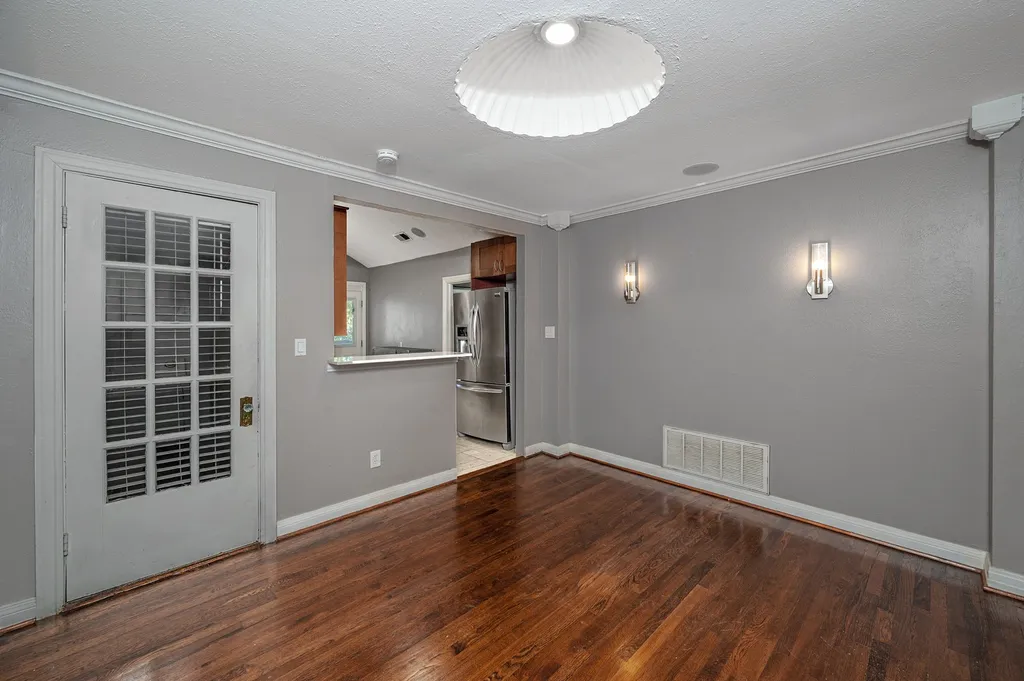 6802 Vivian Avenue Dallas TX 75223