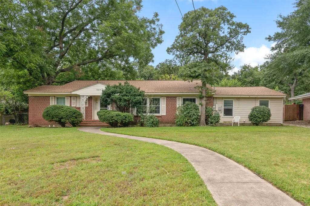 1604 Laurelwood Drive Denton TX 76209