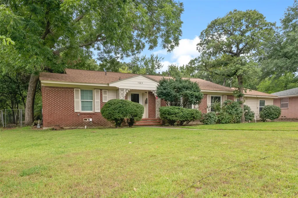 1604 Laurelwood Drive Denton TX 76209